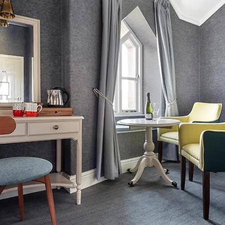 Craig Manor 4*